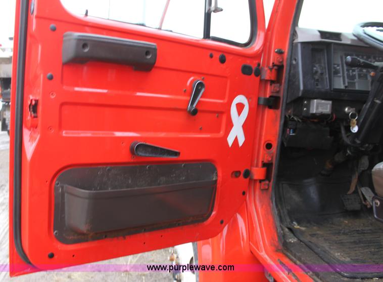 image for item A7165 1999 International 4900 tandem axle dump truck