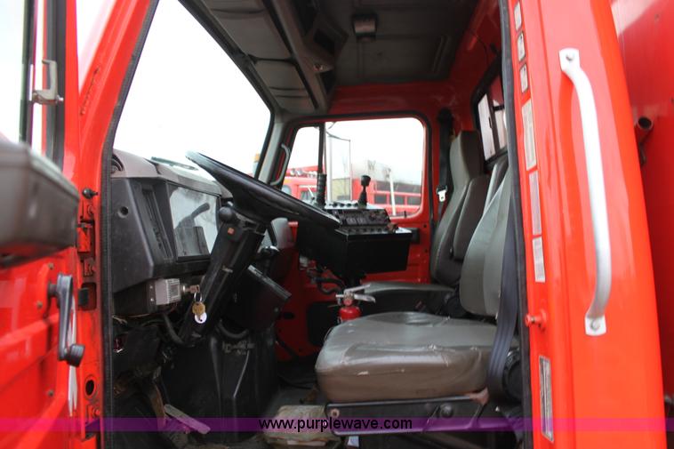 image for item A7165 1999 International 4900 tandem axle dump truck