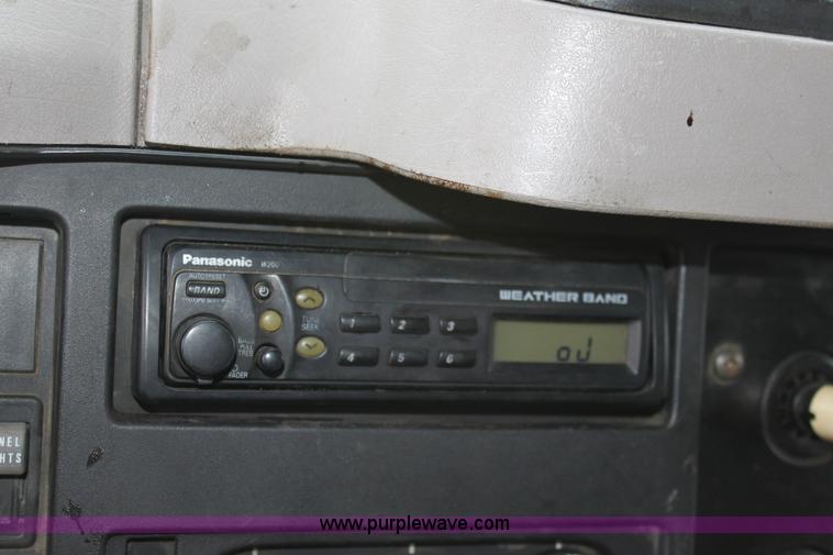 image for item A7165 1999 International 4900 tandem axle dump truck