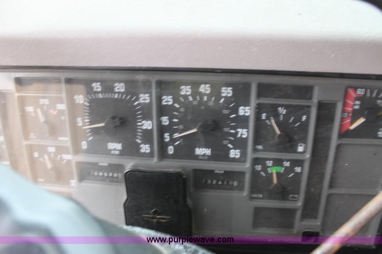 image for item A7165 1999 International 4900 tandem axle dump truck