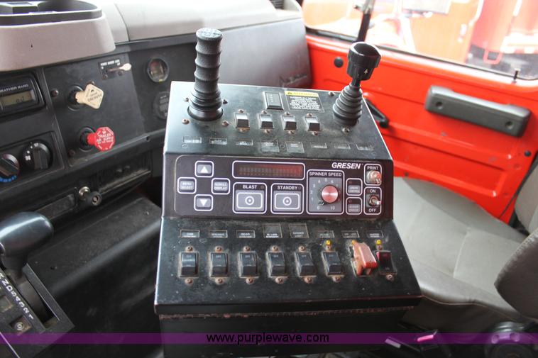 image for item A7165 1999 International 4900 tandem axle dump truck