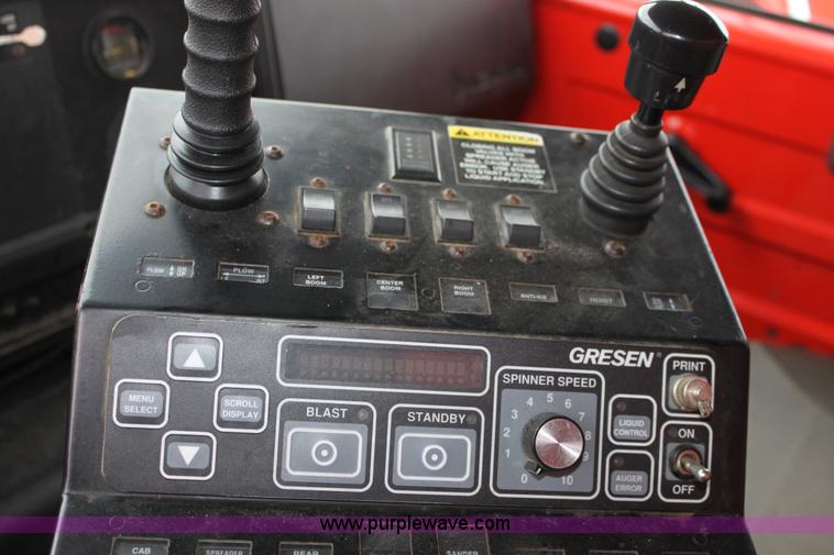 image for item A7165 1999 International 4900 tandem axle dump truck