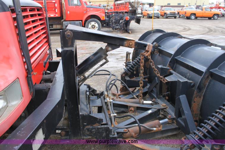 image for item A7165 1999 International 4900 tandem axle dump truck