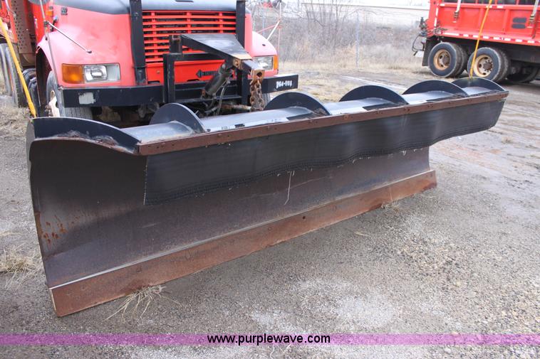 image for item A7165 1999 International 4900 tandem axle dump truck