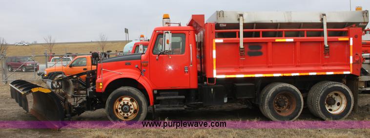 image for item A7166 1999 International 4900 tandem axle dump truck
