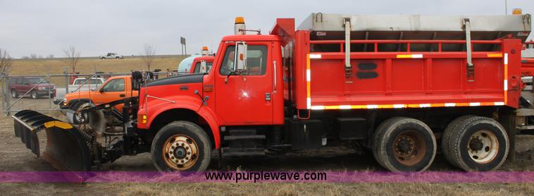 image for item A7166 1999 International 4900 tandem axle dump truck