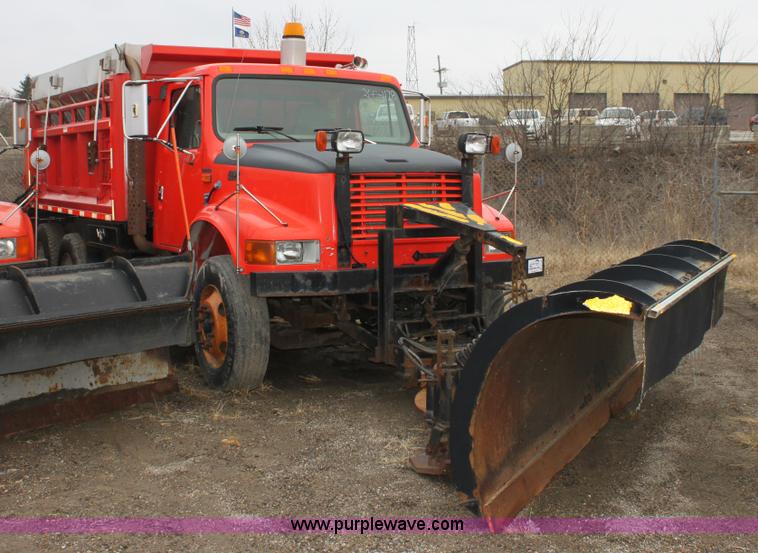 image for item A7166 1999 International 4900 tandem axle dump truck