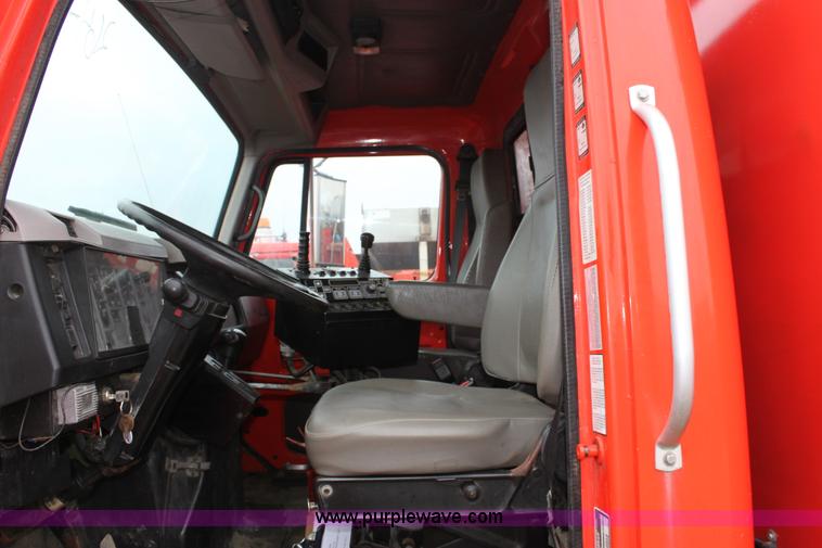 image for item A7166 1999 International 4900 tandem axle dump truck