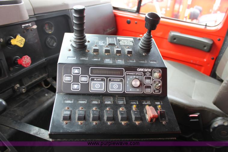 image for item A7166 1999 International 4900 tandem axle dump truck