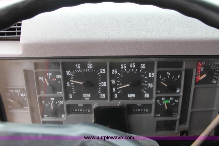 image for item A7166 1999 International 4900 tandem axle dump truck