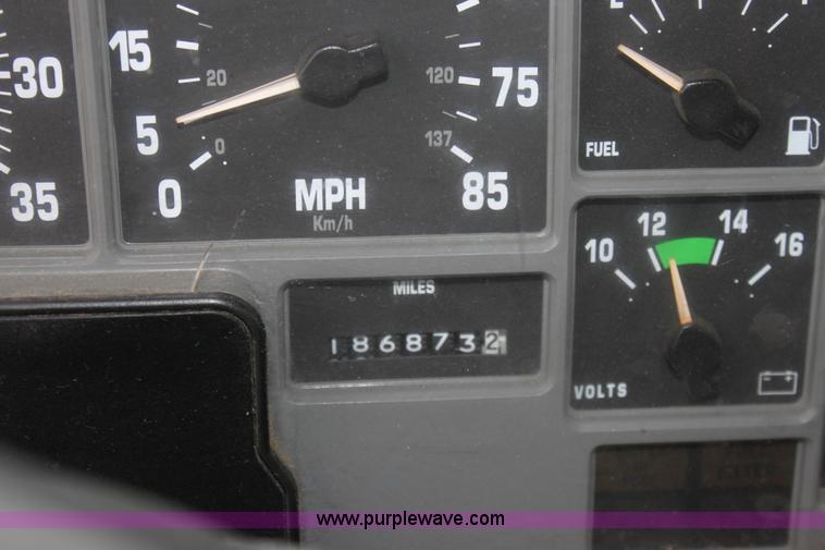 image for item A7166 1999 International 4900 tandem axle dump truck