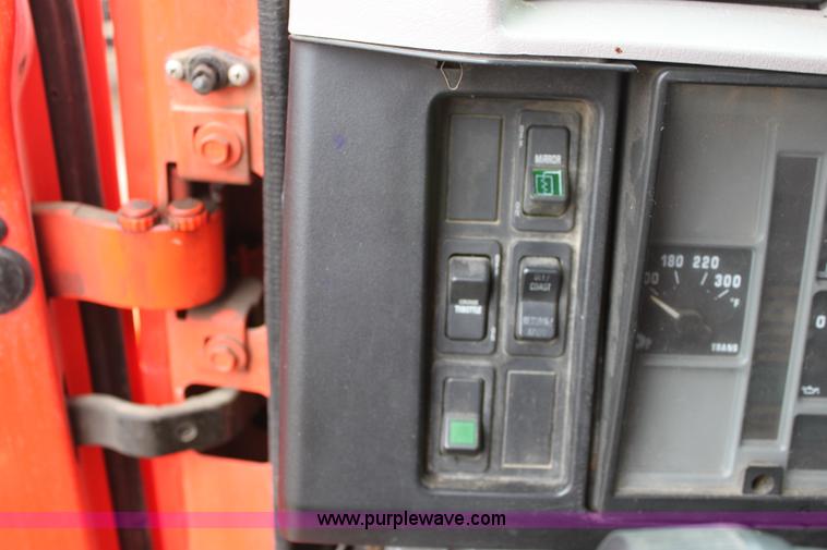 image for item A7166 1999 International 4900 tandem axle dump truck