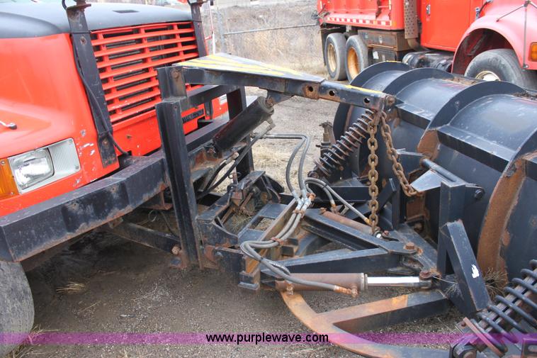 image for item A7166 1999 International 4900 tandem axle dump truck