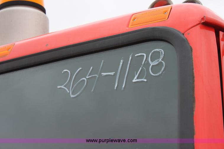 image for item A7166 1999 International 4900 tandem axle dump truck