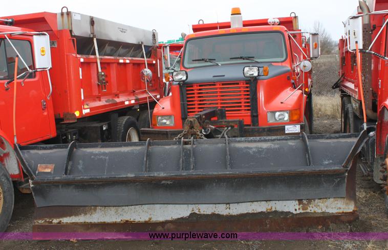 image for item A7167 1997 International 4900 tandem axle dump truck