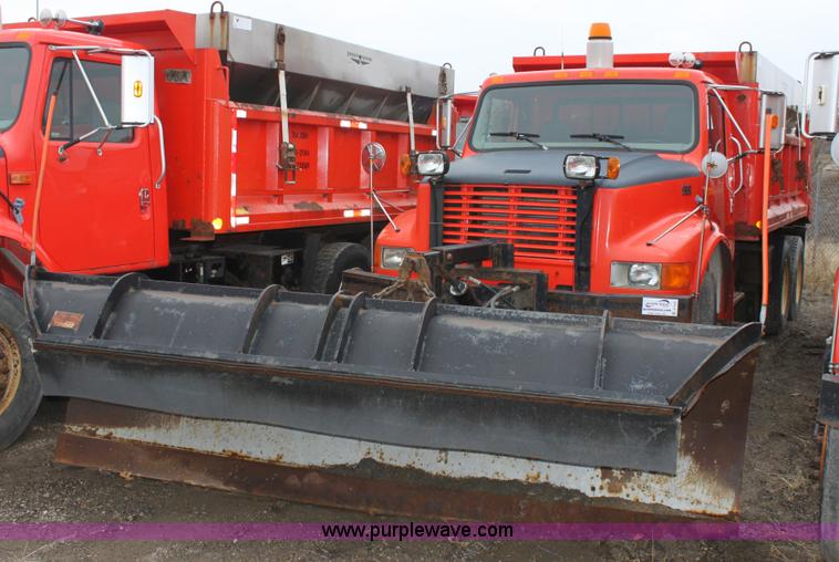 image for item A7167 1997 International 4900 tandem axle dump truck