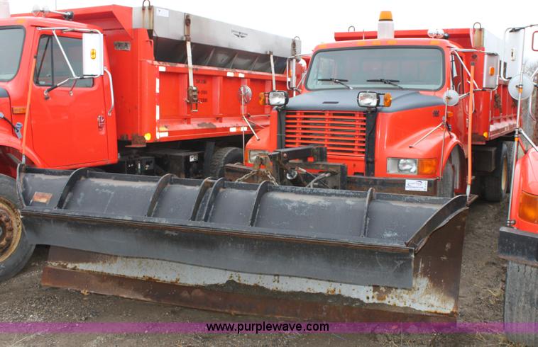 image for item A7167 1997 International 4900 tandem axle dump truck
