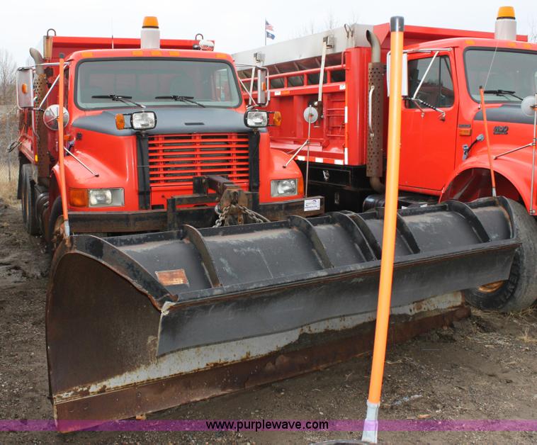 image for item A7167 1997 International 4900 tandem axle dump truck