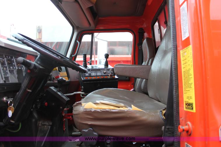 image for item A7167 1997 International 4900 tandem axle dump truck