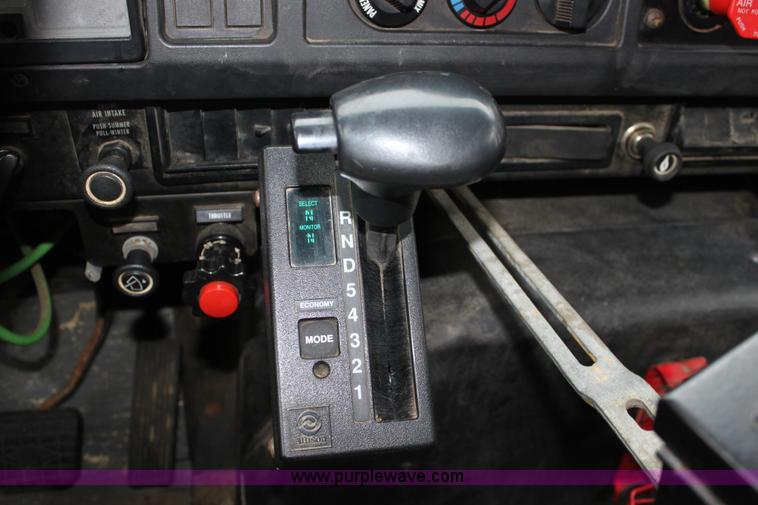 image for item A7167 1997 International 4900 tandem axle dump truck