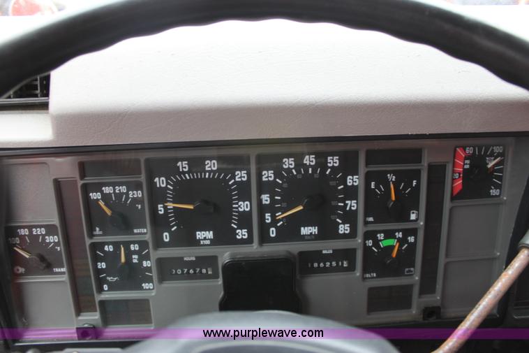 image for item A7167 1997 International 4900 tandem axle dump truck