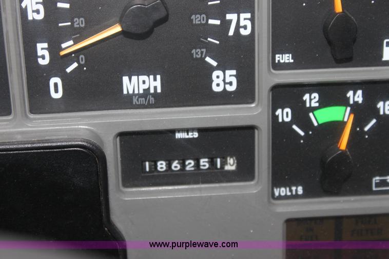 image for item A7167 1997 International 4900 tandem axle dump truck