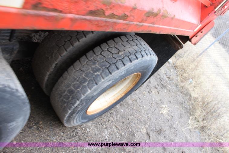 image for item A7167 1997 International 4900 tandem axle dump truck