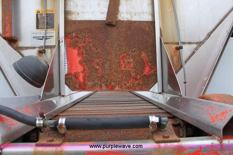 image for item A7167 1997 International 4900 tandem axle dump truck