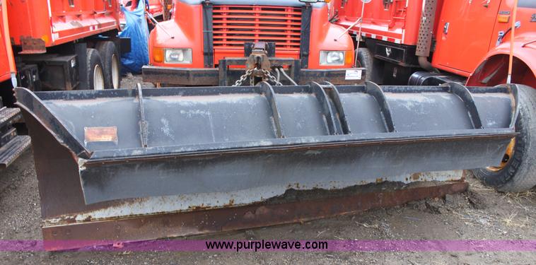 image for item A7167 1997 International 4900 tandem axle dump truck