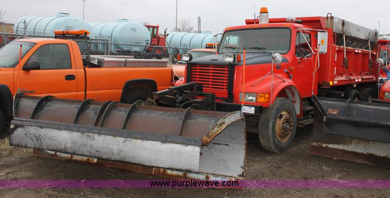 image for item A7168 1997 International 4900 tandem axle dump truck