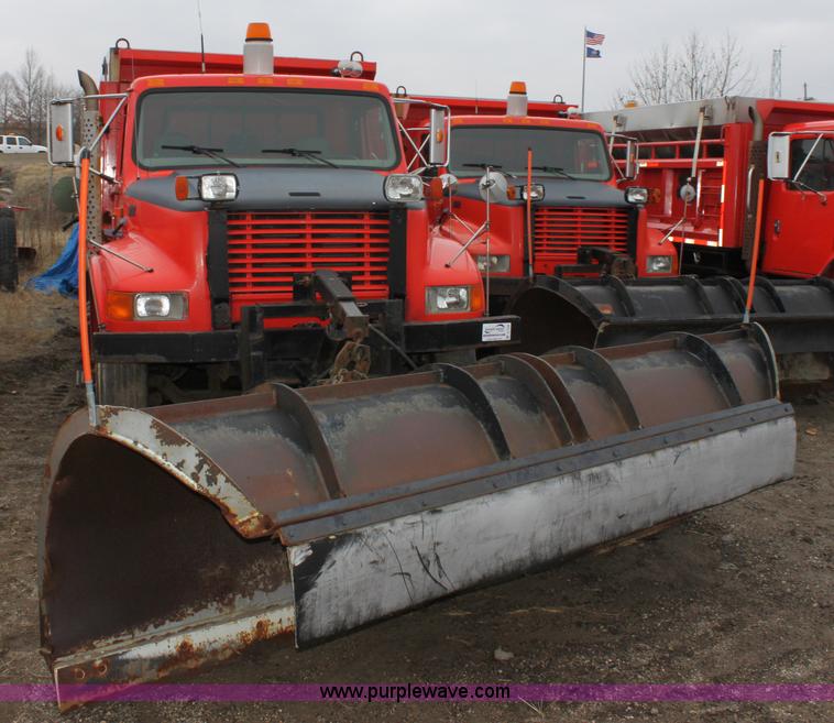 image for item A7168 1997 International 4900 tandem axle dump truck
