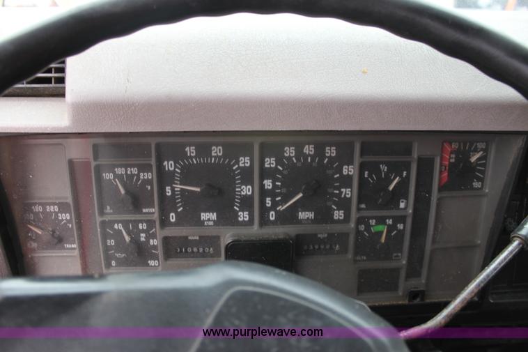 image for item A7168 1997 International 4900 tandem axle dump truck