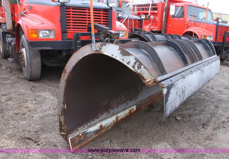 image for item A7168 1997 International 4900 tandem axle dump truck