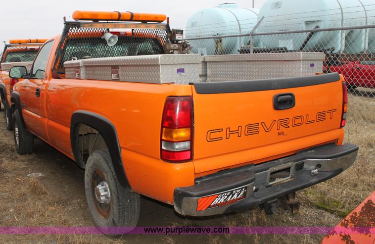 image for item A7169 2002 Chevrolet Silverado 2500HD pickup truck