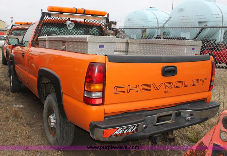 image for item A7169 2002 Chevrolet Silverado 2500HD pickup truck