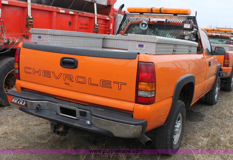 image for item A7169 2002 Chevrolet Silverado 2500HD pickup truck