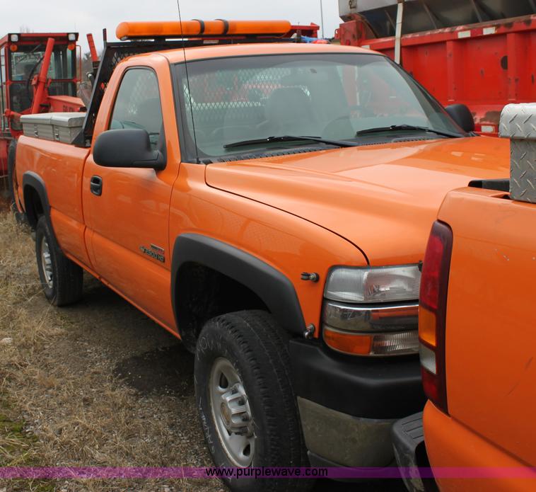 image for item A7169 2002 Chevrolet Silverado 2500HD pickup truck