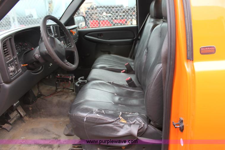 image for item A7169 2002 Chevrolet Silverado 2500HD pickup truck