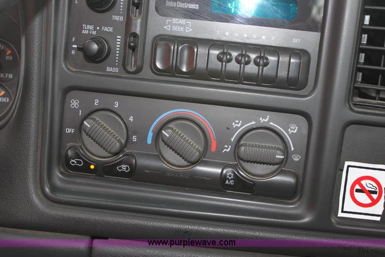 image for item A7169 2002 Chevrolet Silverado 2500HD pickup truck