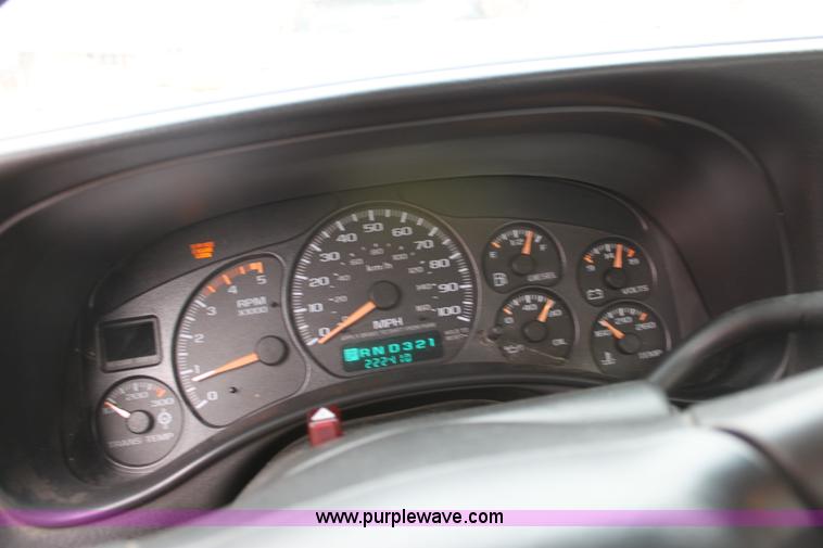 image for item A7169 2002 Chevrolet Silverado 2500HD pickup truck