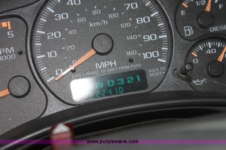 image for item A7169 2002 Chevrolet Silverado 2500HD pickup truck