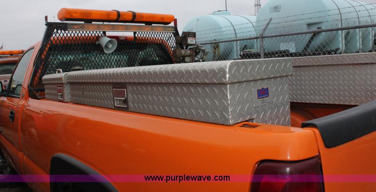 image for item A7169 2002 Chevrolet Silverado 2500HD pickup truck