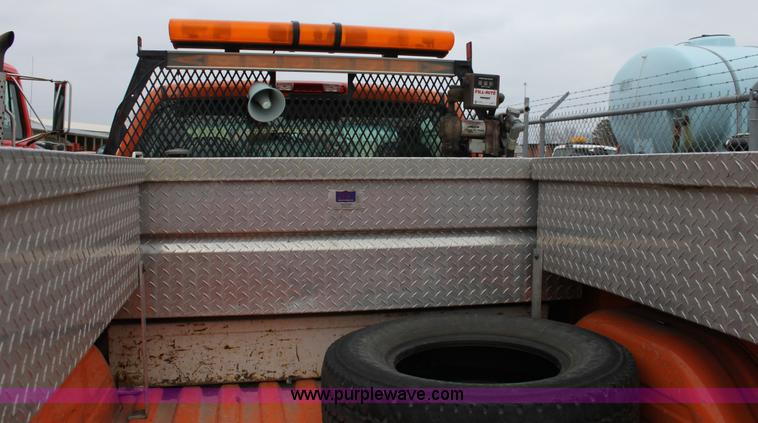 image for item A7169 2002 Chevrolet Silverado 2500HD pickup truck