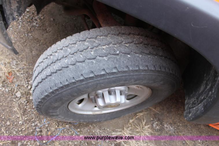 image for item A7169 2002 Chevrolet Silverado 2500HD pickup truck