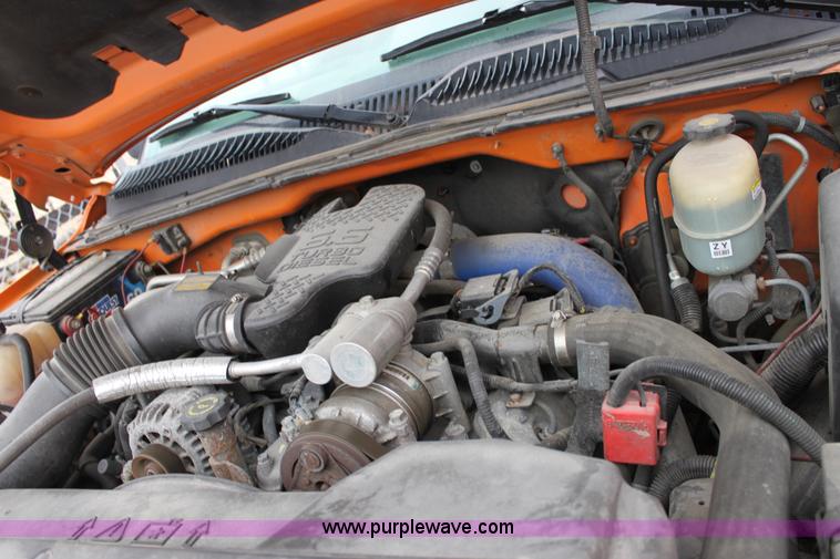 image for item A7169 2002 Chevrolet Silverado 2500HD pickup truck