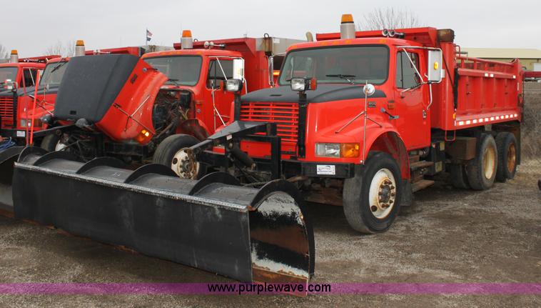 image for item A7171 1999 International 4900 tandem axle dump truck