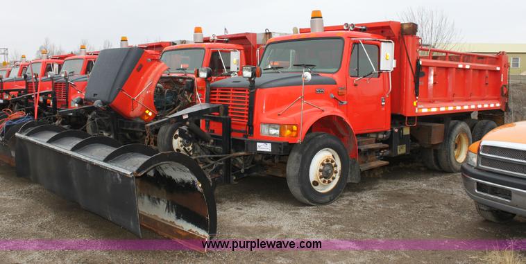 image for item A7171 1999 International 4900 tandem axle dump truck