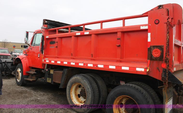 image for item A7171 1999 International 4900 tandem axle dump truck