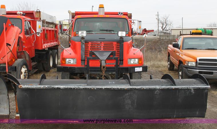 image for item A7171 1999 International 4900 tandem axle dump truck