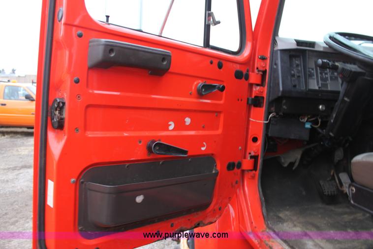 image for item A7171 1999 International 4900 tandem axle dump truck